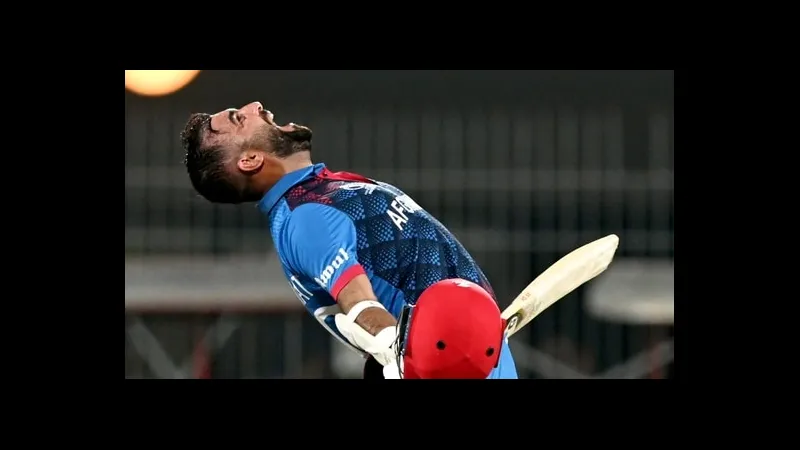 Cầu thủ Afghanistan mạnh mẽ đối mặt với cầu thủ Pakistan trong trận đấu quyết liệt