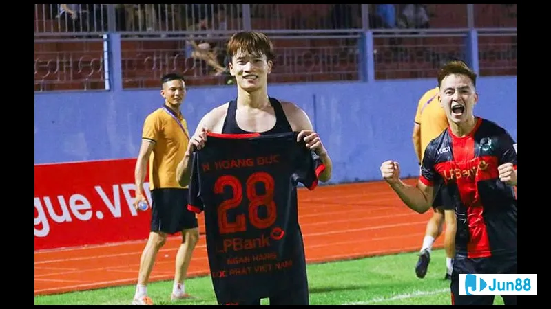 nguyen hoang duc ganh ninh binh fc so sanh voi cac doi bong tan binh khac